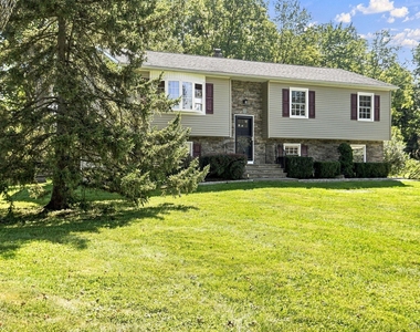 52 Kensington Drive - Photo Thumbnail 2