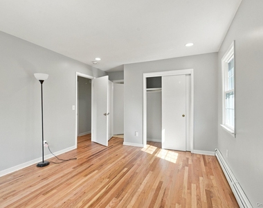 52 Kensington Drive - Photo Thumbnail 16