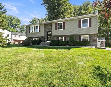 52 Kensington Drive - Photo Thumbnail 1