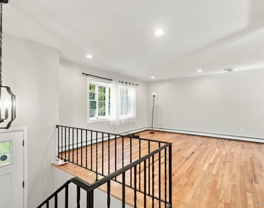 52 Kensington Drive - Photo Thumbnail 3