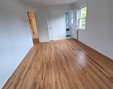 18-28 Bell Boulevard - Photo Thumbnail 6