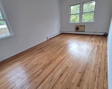18-28 Bell Boulevard - Photo Thumbnail 4