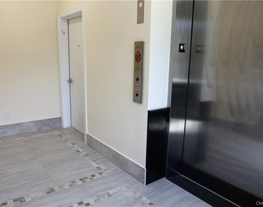 23 E Main Street - Photo Thumbnail 1