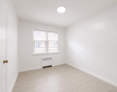 18940 44th Avenue - Photo Thumbnail 7
