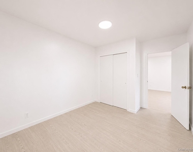 18940 44th Avenue - Photo Thumbnail 3