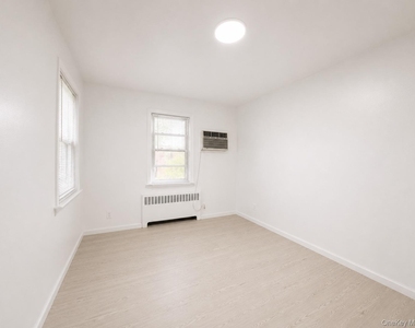 18940 44th Avenue - Photo Thumbnail 2