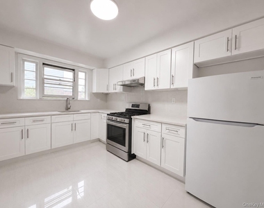 18940 44th Avenue - Photo Thumbnail 4