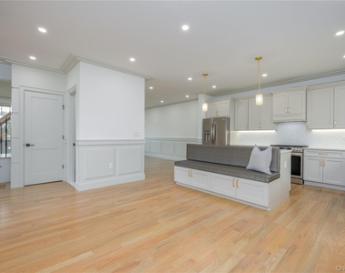 1 Victoria Lane - Photo Thumbnail 5