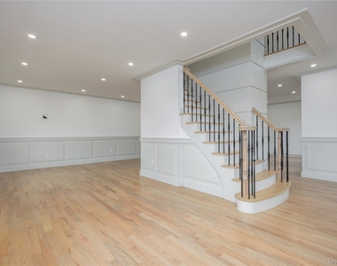 1 Victoria Lane - Photo Thumbnail 3