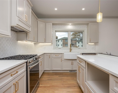 1 Victoria Lane - Photo Thumbnail 8