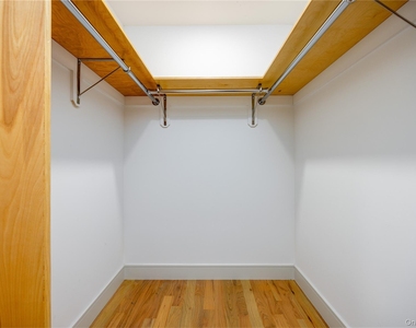 1 Victoria Lane - Photo Thumbnail 13