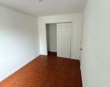 9229 55th Avenue - Photo Thumbnail 4