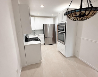 9229 55th Avenue - Photo Thumbnail 7