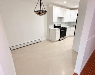 9229 55th Avenue - Photo Thumbnail 6