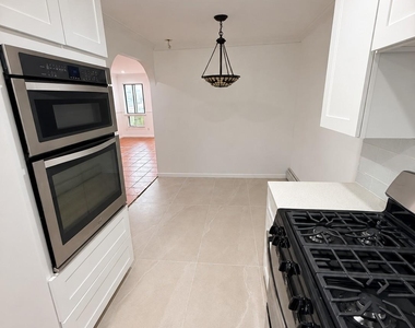 9229 55th Avenue - Photo Thumbnail 9