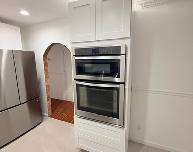 9229 55th Avenue - Photo Thumbnail 8