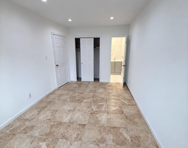 9229 55th Avenue - Photo Thumbnail 17