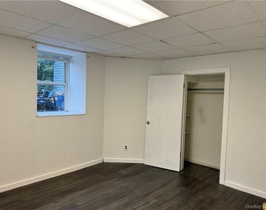 21 Fort Putnam Street - Photo Thumbnail 3