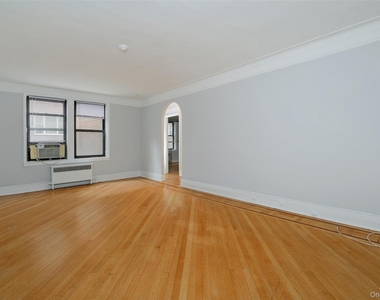 1 Broad Parkway - Photo Thumbnail 5