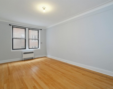 1 Broad Parkway - Photo Thumbnail 17