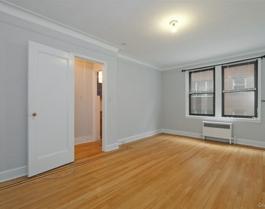 1 Broad Parkway - Photo Thumbnail 20