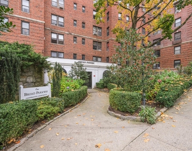 1 Broad Parkway - Photo Thumbnail 1