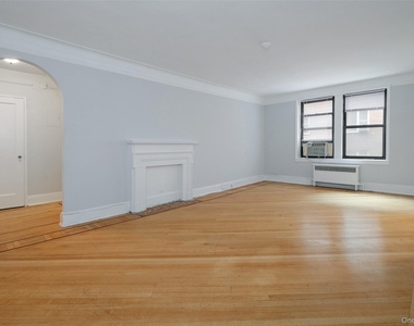 1 Broad Parkway - Photo Thumbnail 6