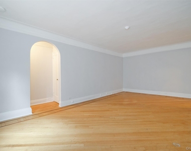 1 Broad Parkway - Photo Thumbnail 8