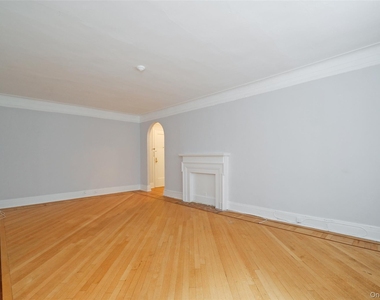 1 Broad Parkway - Photo Thumbnail 7