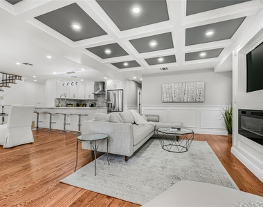 214 Oak Neck - Photo Thumbnail 5