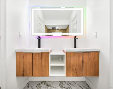 214 Oak Neck - Photo Thumbnail 11