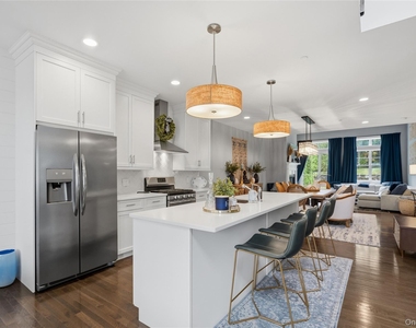 11 Silver Spruce Way - Photo Thumbnail 10