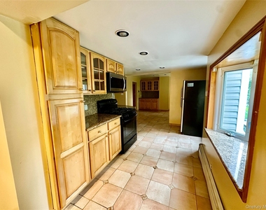 73 Davison Avenue - Photo Thumbnail 5