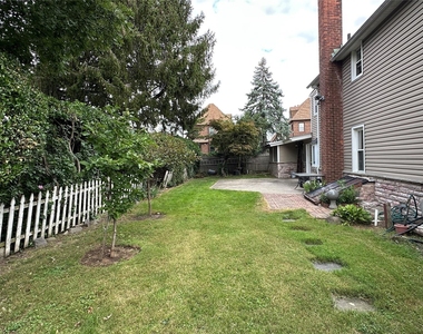 73 Davison Avenue - Photo Thumbnail 17