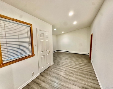 73 Davison Avenue - Photo Thumbnail 10