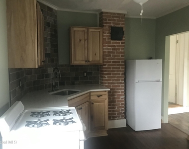 441 Glen Street - Photo Thumbnail 4