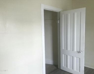 441 Glen Street - Photo Thumbnail 8