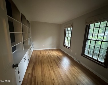 24 Berkshire Drive - Photo Thumbnail 3