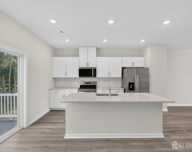139 Essex Drive - Photo Thumbnail 2