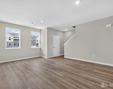 139 Essex Drive - Photo Thumbnail 10