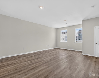 139 Essex Drive - Photo Thumbnail 11