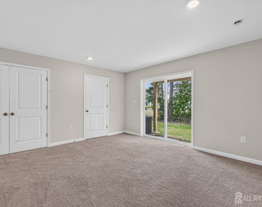 139 Essex Drive - Photo Thumbnail 18