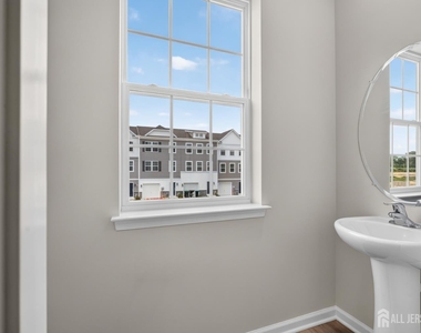 139 Essex Drive - Photo Thumbnail 12