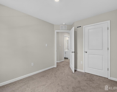 139 Essex Drive - Photo Thumbnail 34