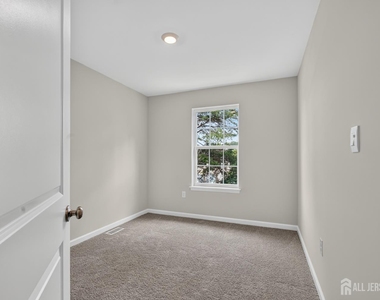 139 Essex Drive - Photo Thumbnail 33