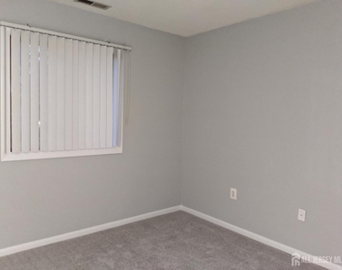 4805 Ravens Crest Drive - Photo Thumbnail 15