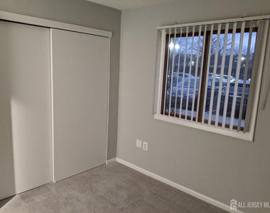 4805 Ravens Crest Drive - Photo Thumbnail 16