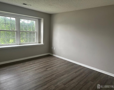 1027 Edpas Road - Photo Thumbnail 5