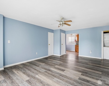 1203 N Oaks Boulevard - Photo Thumbnail 4