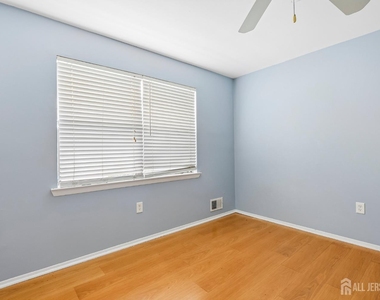 1203 N Oaks Boulevard - Photo Thumbnail 12